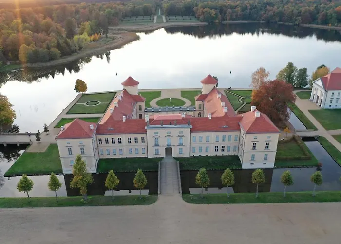 Loggiahaus Am Schloss, 5 Ferienwohnungen, Teils Mit Schloss- Und Seeblick