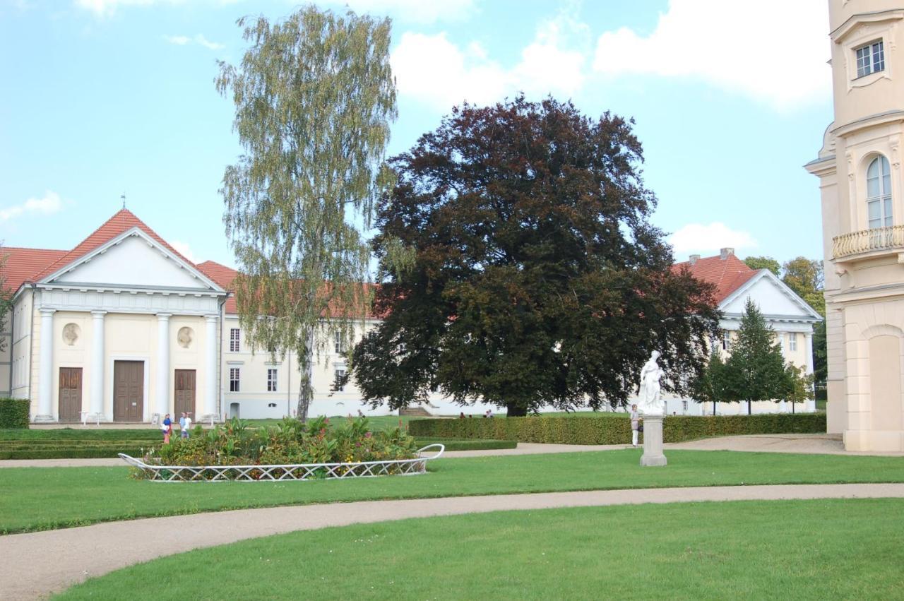 Loggiahaus Am Schloss, 5 Ferienwohnungen, Teils Mit Schloss- Und Seeblick *